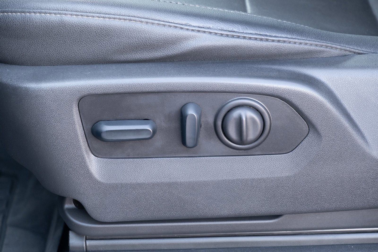 Used 2023 GMC Sierra 3500 SLT w/ SLT Preferred Package image 13