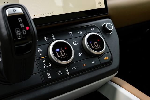 New 2026 Land Rover Defender 110 X-Dynamic SE AWD/4WD image 27