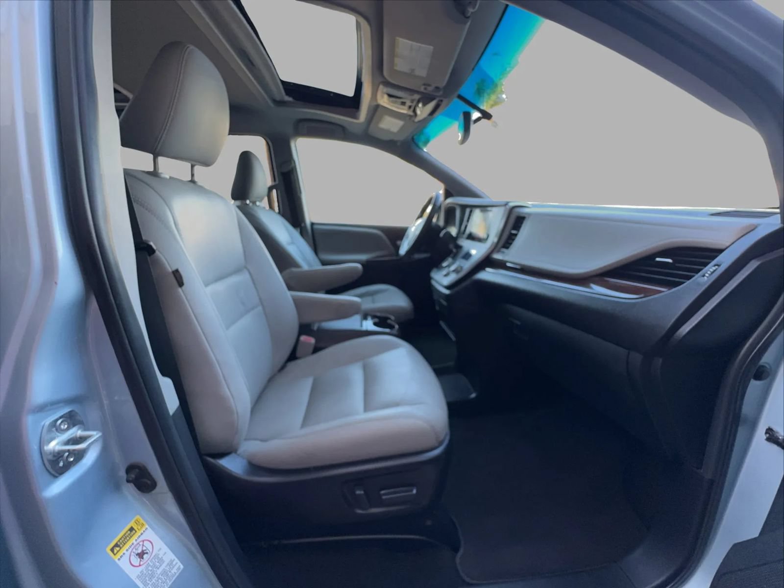 Used 2015 Toyota Sienna Limited FWD image 37