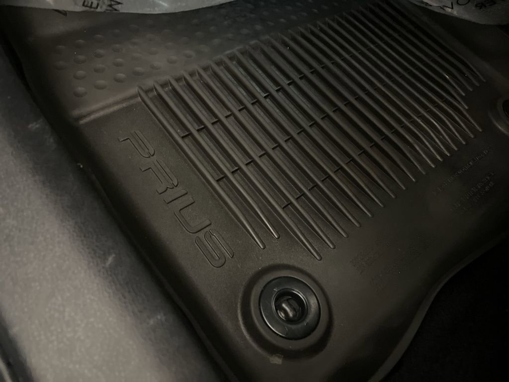 Used 2022 Toyota Prius XLE image 27