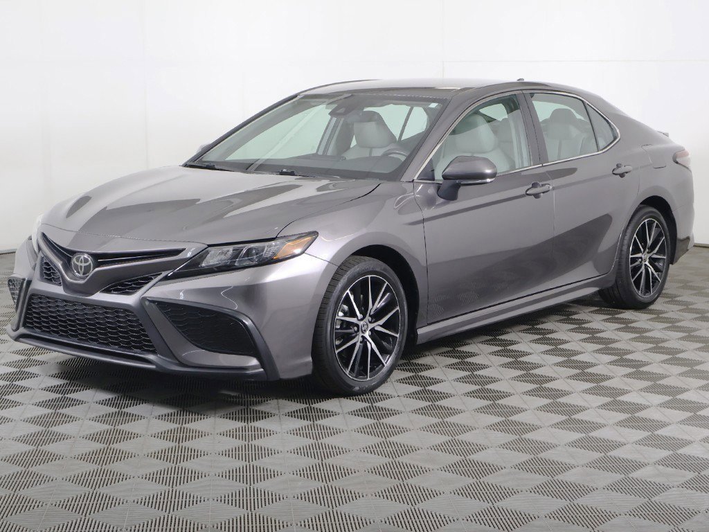Used 2023 Toyota Camry SE image 5