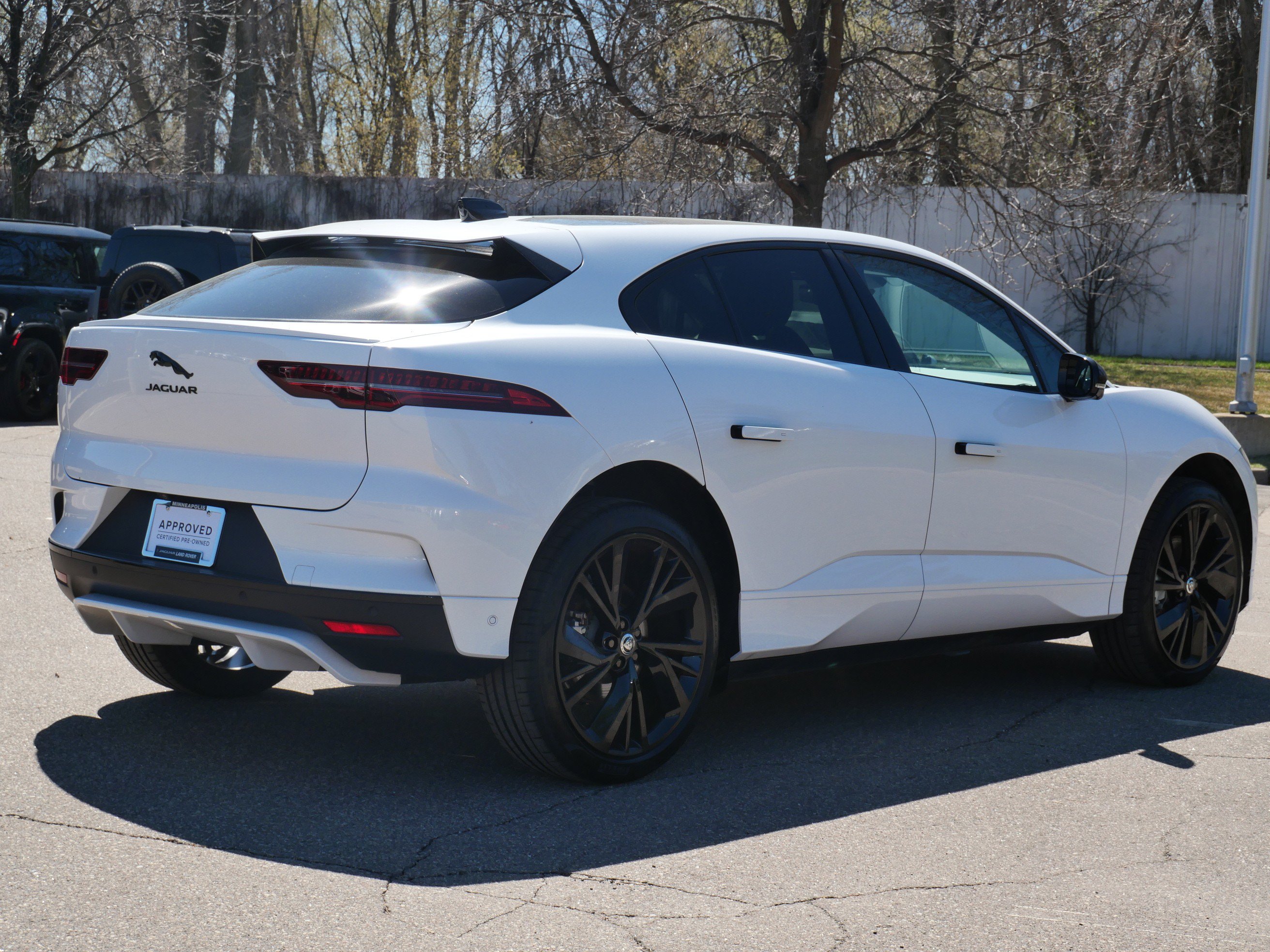 Certified 2024 Jaguar I-PACE R-Dynamic HSE AWD/4WD image 5