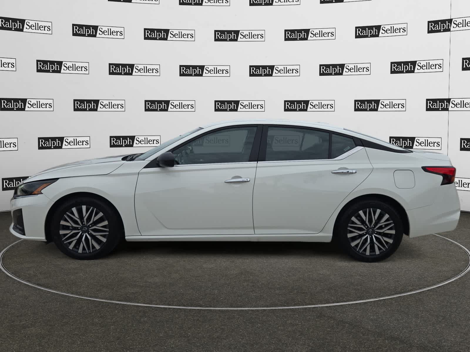 Used 2025 Nissan Altima 2.5 SV FWD image 3