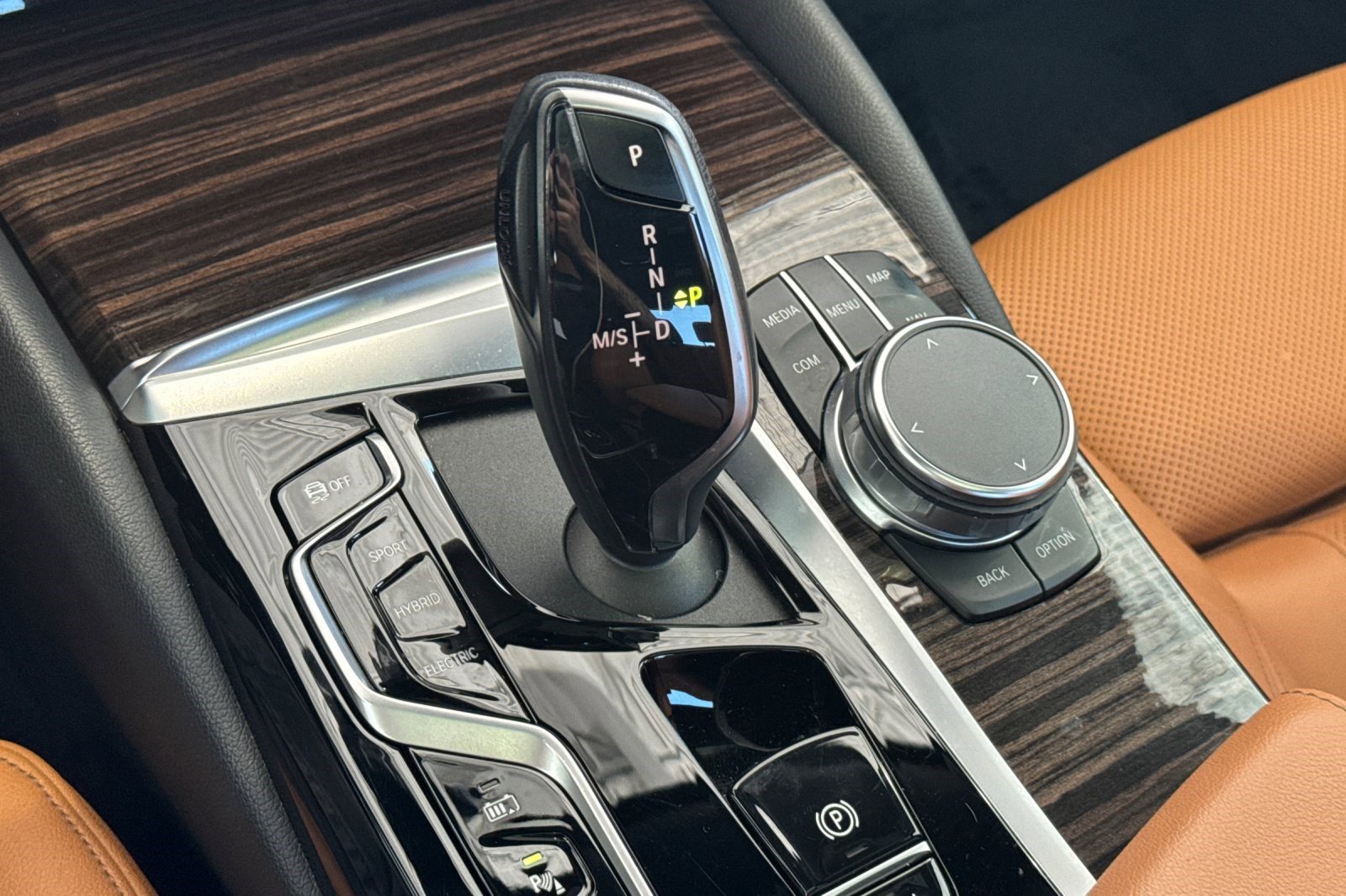 Used 2023 BMW 530e w/ Premium Package RWD image 28