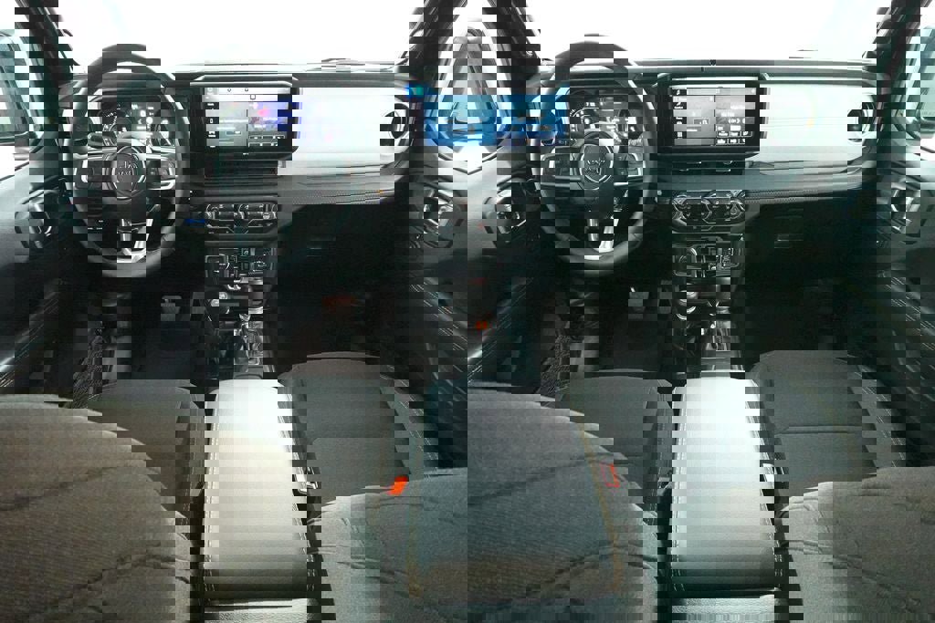 Used 2025 Jeep Wrangler Unlimited Sahara image 9