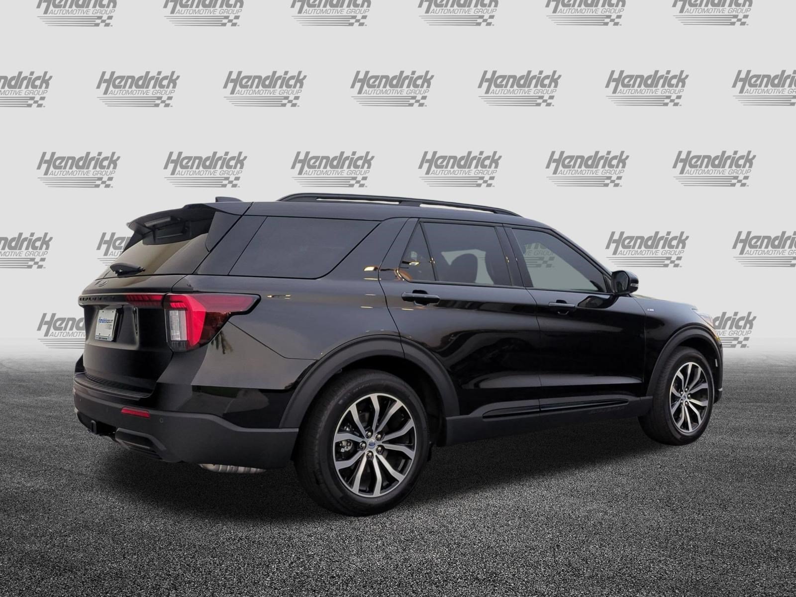 Used 2026 Ford Explorer ST-Line w/ Premium Package RWD image 9