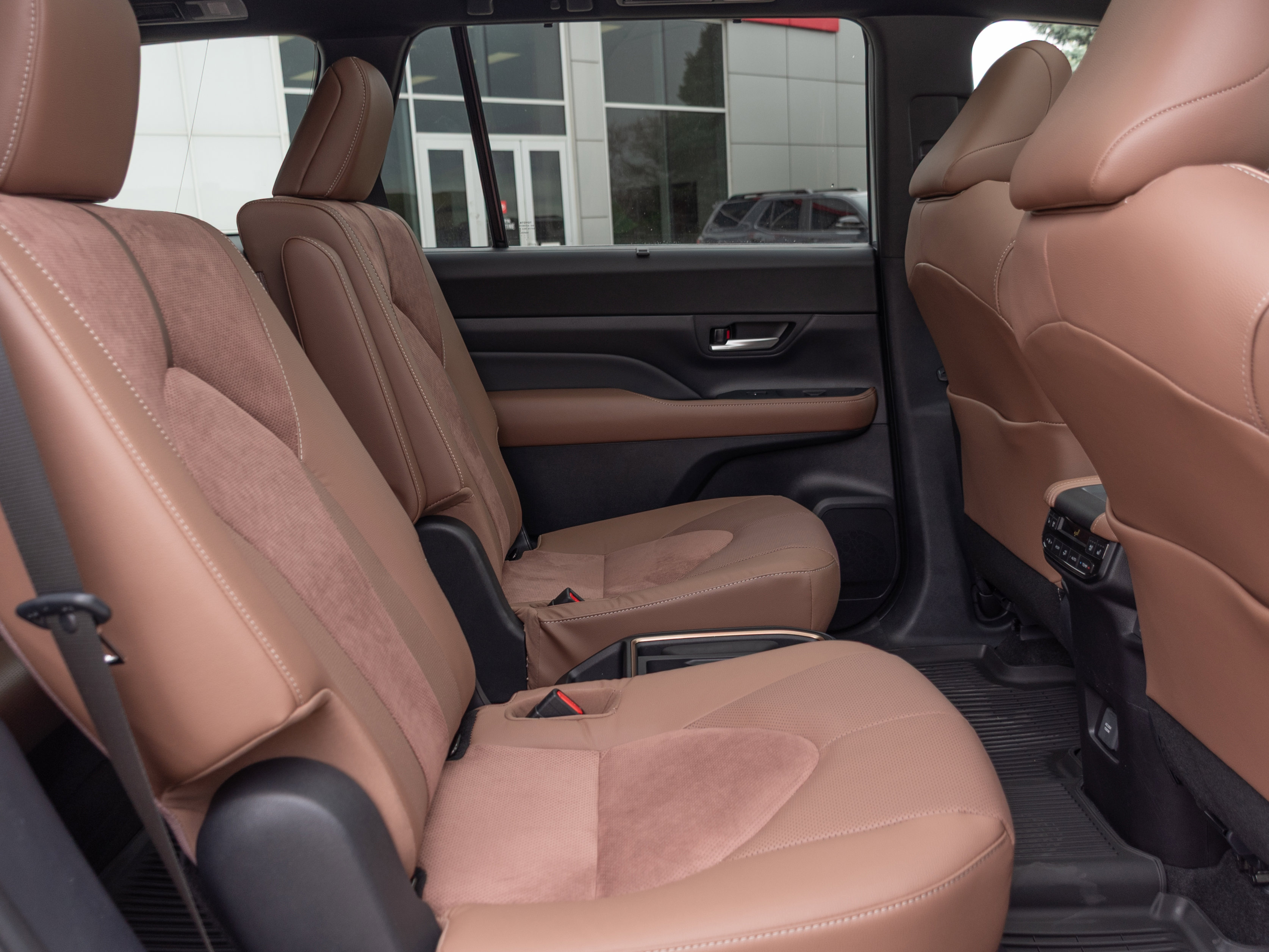 New 2026 Toyota Grand Highlander AWD Hybrid image 25