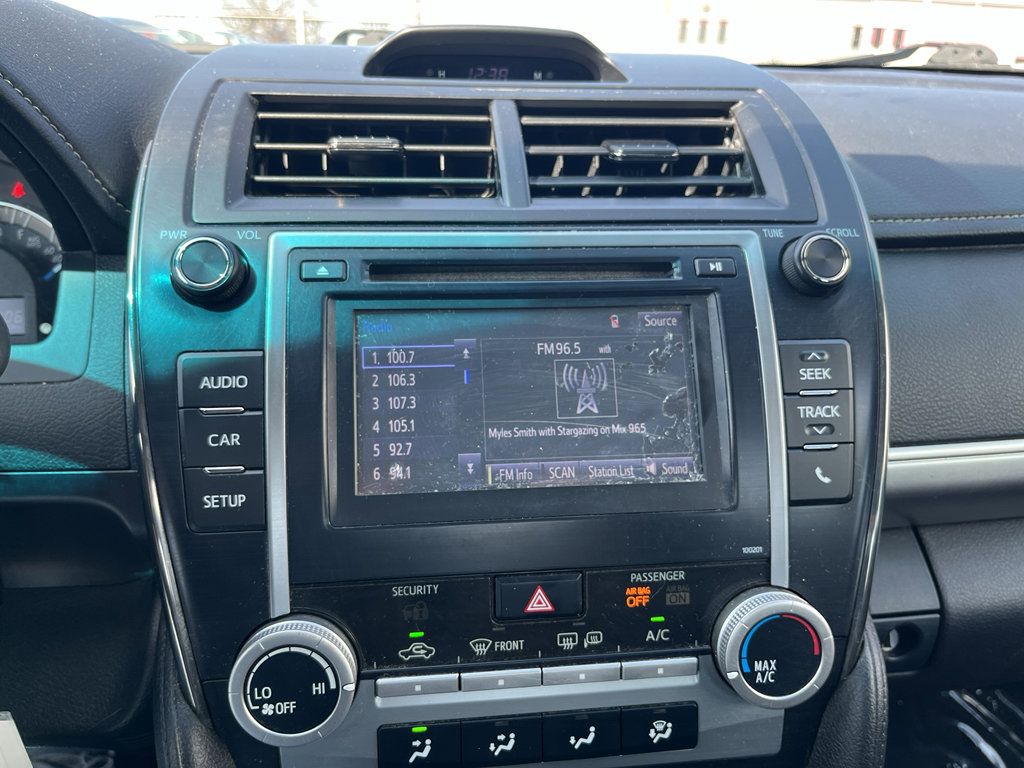 Used 2014 Toyota Camry SE w/ Moonroof Package FWD image 17