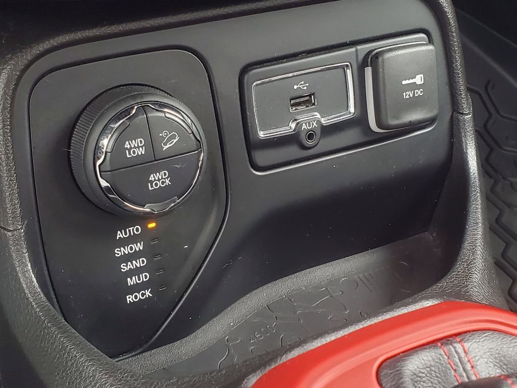 Used 2016 Jeep Renegade Trailhawk w/ Cold Weather Group image 29