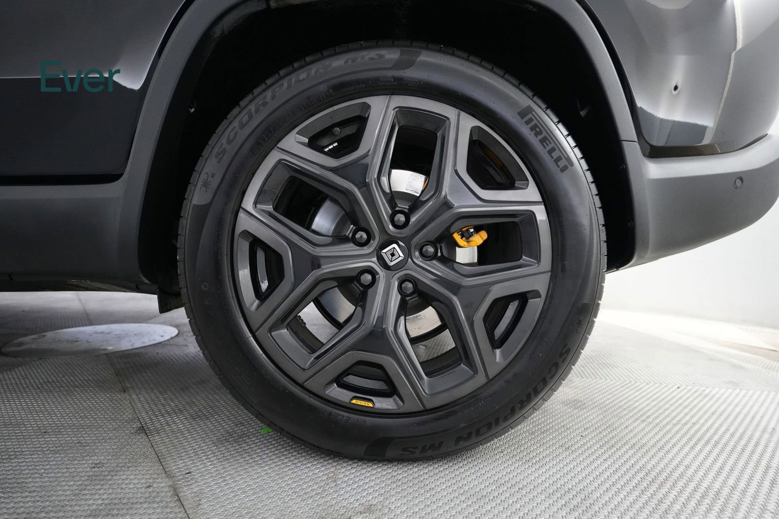 Used 2025 Rivian R1S Premium image 20