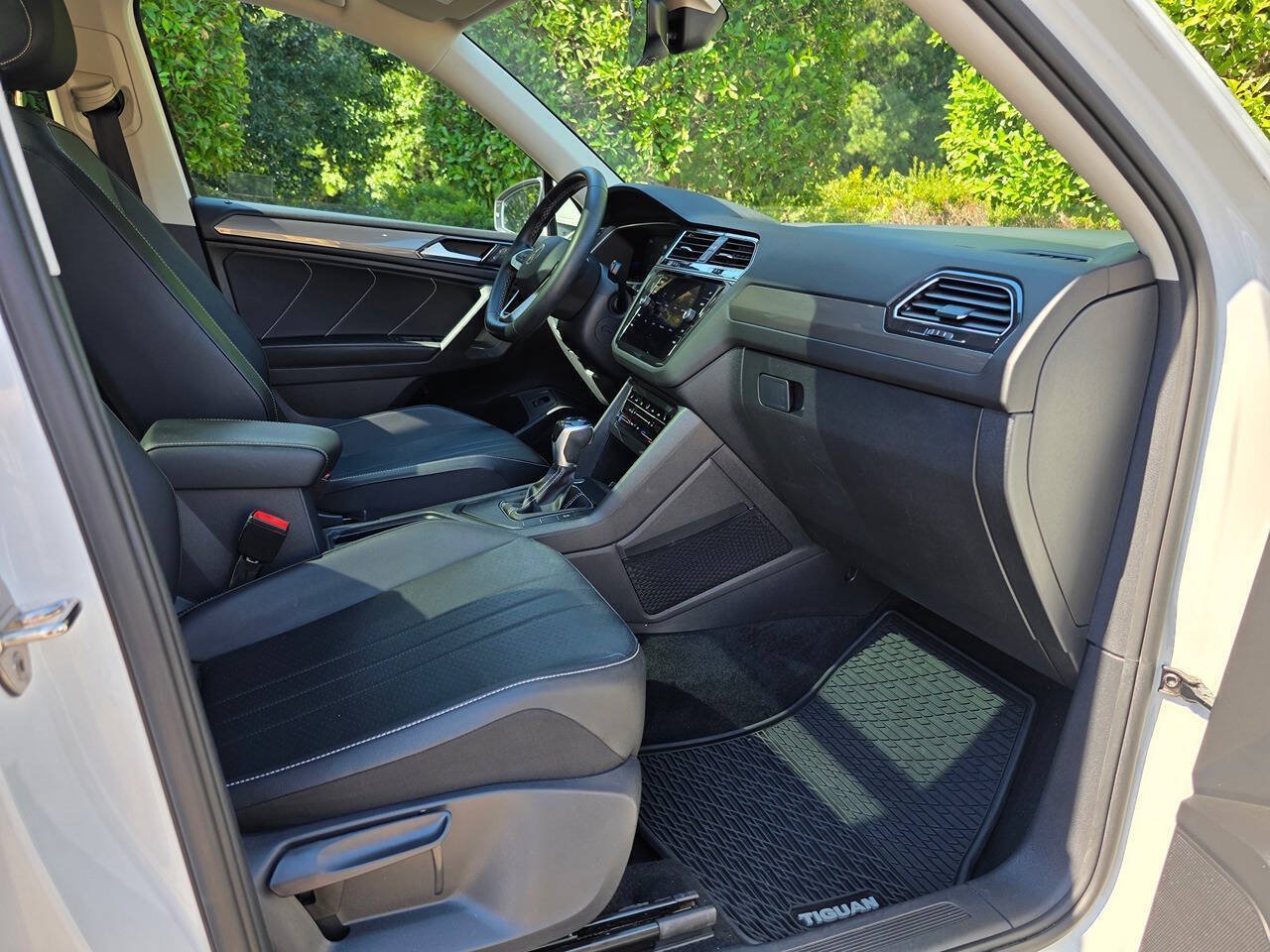 Used 2022 Volkswagen Tiguan SE FWD image 39