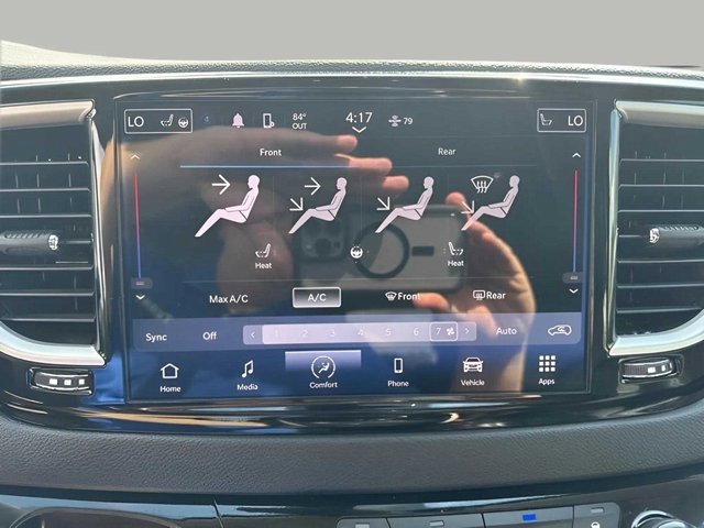 Used 2024 Chrysler Pacifica Touring-L image 22
