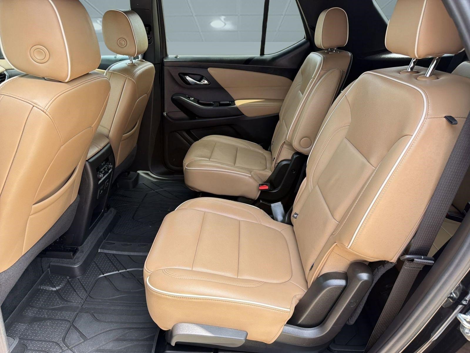 Used 2023 Chevrolet Traverse Premier FWD image 15
