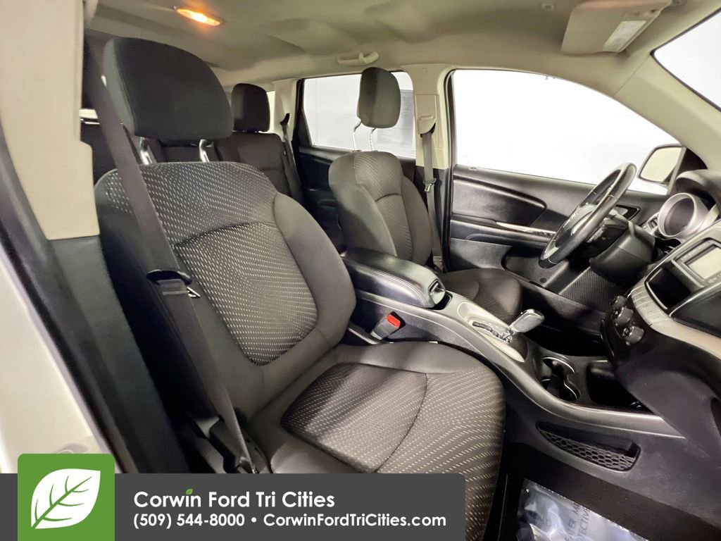 Used 2018 Dodge Journey SE w/ Connectivity Group FWD image 17