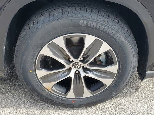 Used 2023 Toyota Highlander XLE image 6