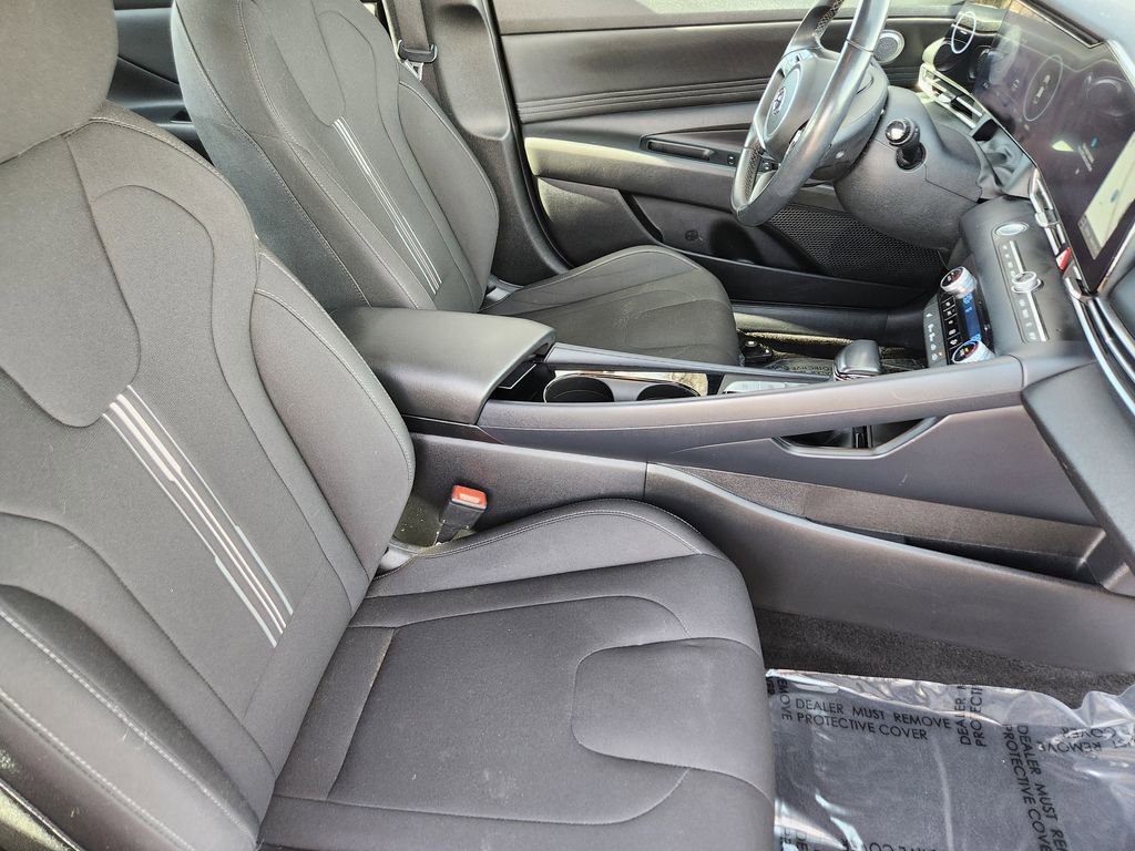 Used 2023 Hyundai Elantra SEL w/ Convenience Package image 4