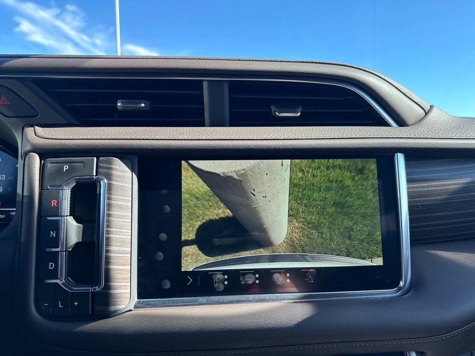 Used 2024 GMC Yukon XL Denali AWD/4WD image 77