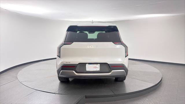 Used 2024 Kia EV9 Light Long Range RWD image 7
