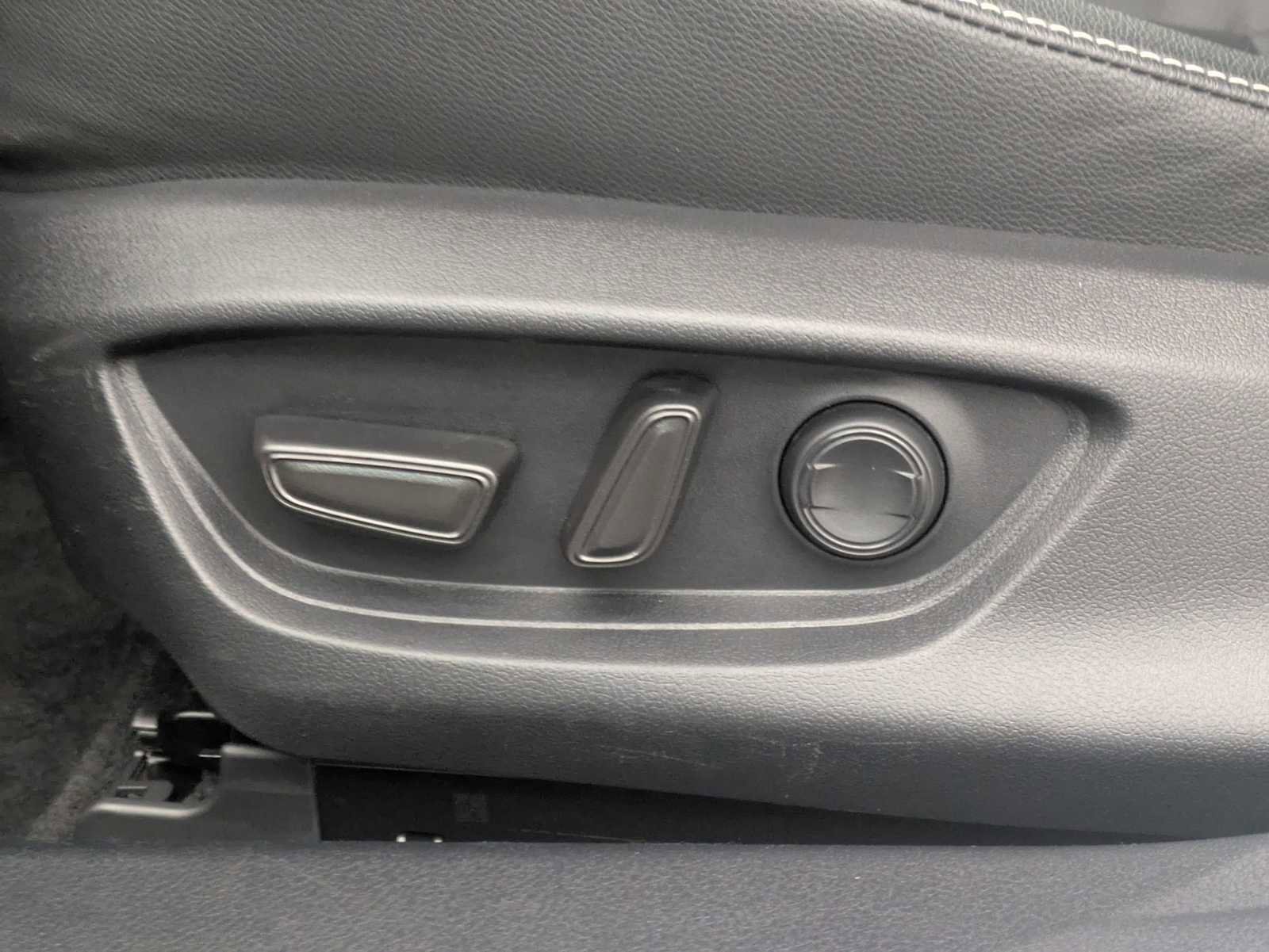 Used 2025 Toyota Camry SE image 18