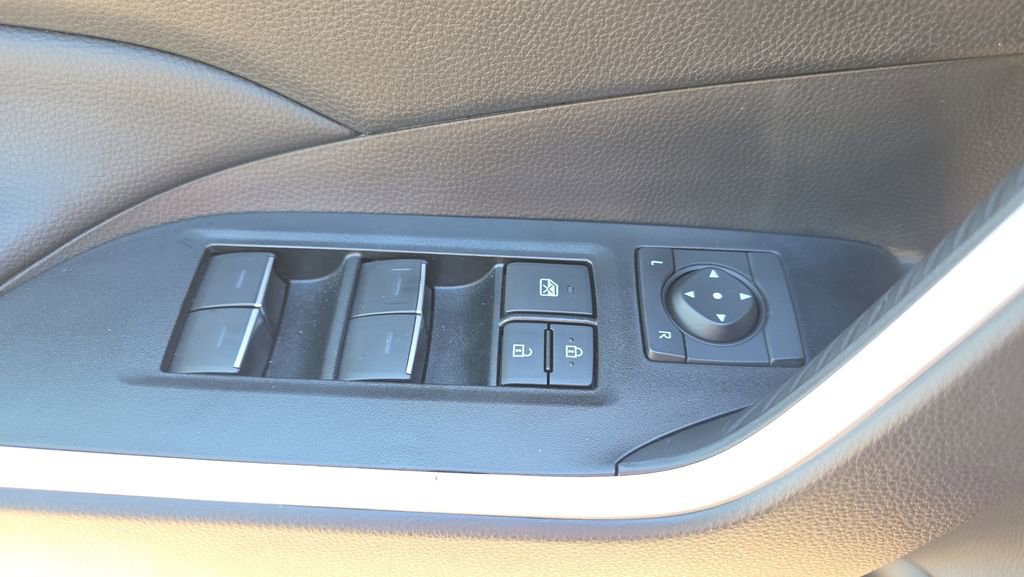 Used 2025 Toyota RAV4 XLE w/ Convenience Package FWD image 18