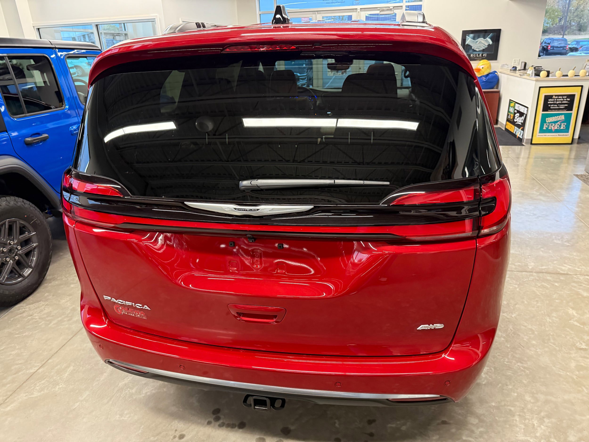 New 2026 Chrysler Pacifica Pinnacle w/ Trailer Tow Group AWD/4WD image 15