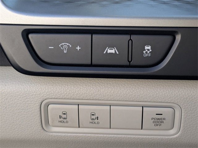 Used 2022 Kia Carnival LX image 19