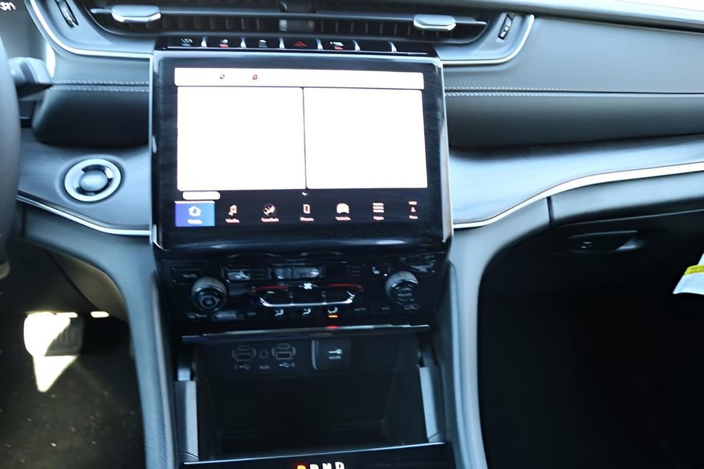 New 2025 Jeep Grand Cherokee Limited image 22