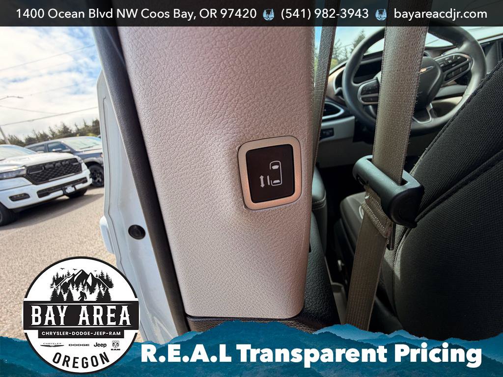 Used 2023 Chrysler Voyager LX FWD image 15