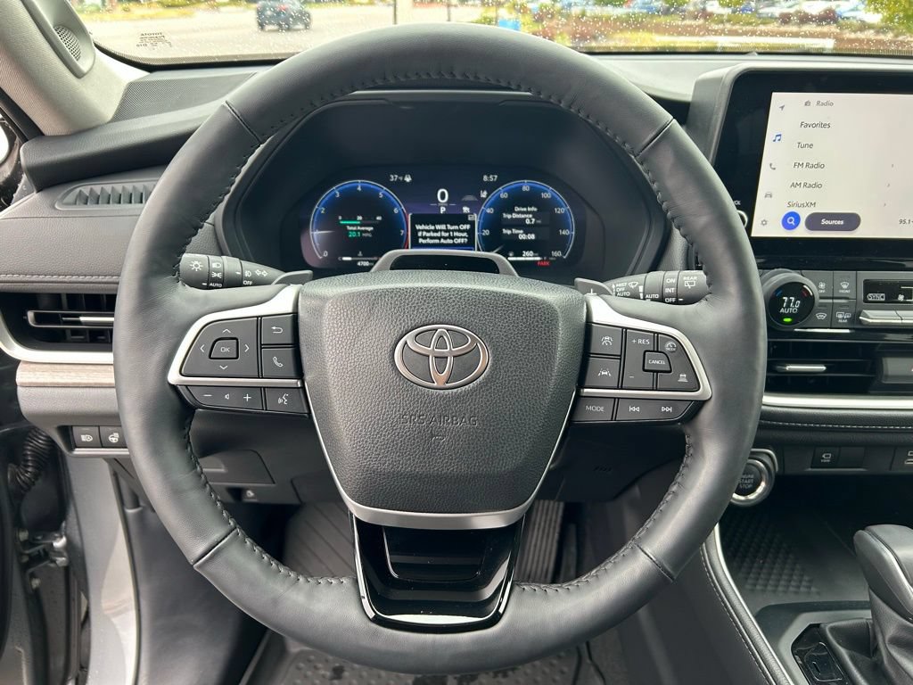 Used 2025 Toyota Grand Highlander AWD image 13
