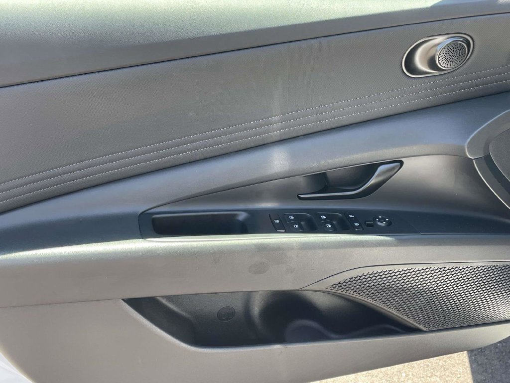 Used 2025 Hyundai Elantra Sport FWD image 15