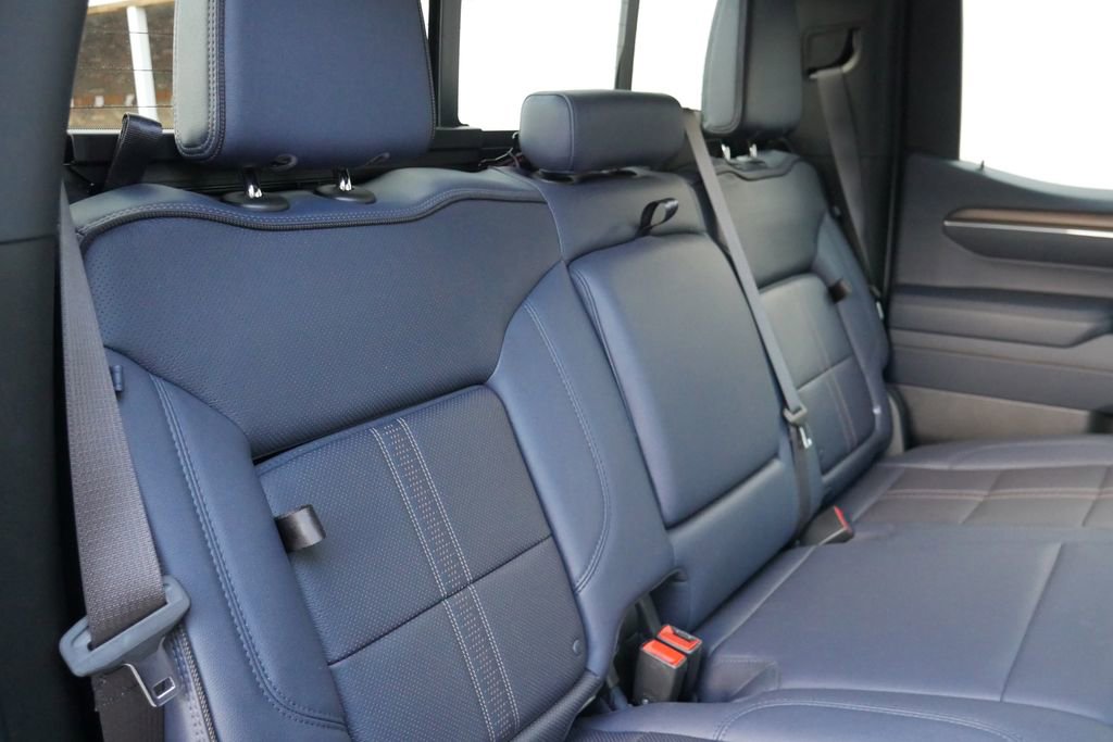Used 2024 Chevrolet Silverado 1500 High Country w/ Technology Package AWD/4WD image 27
