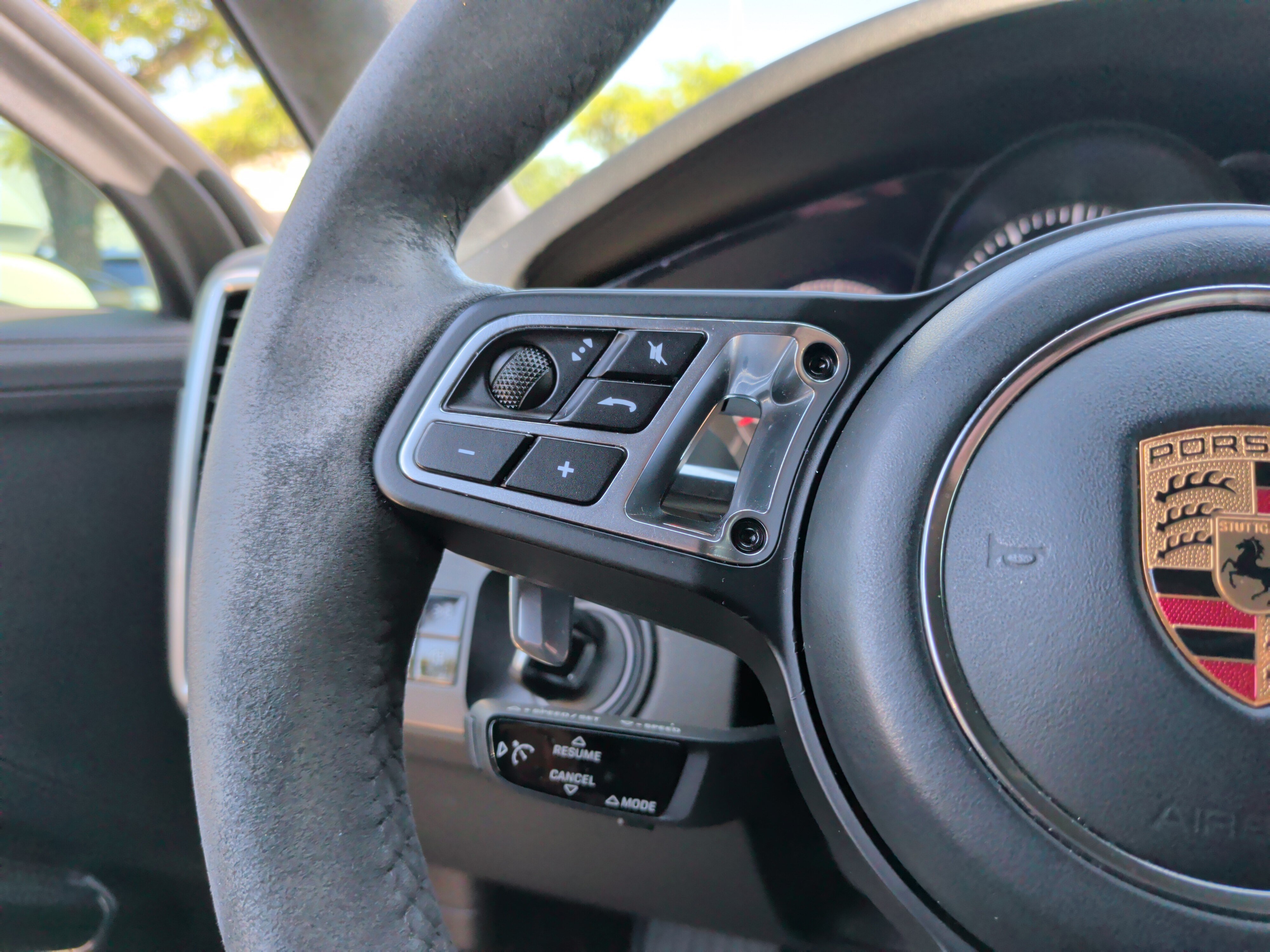 Used 2020 Porsche Cayenne Turbo AWD/4WD image 18