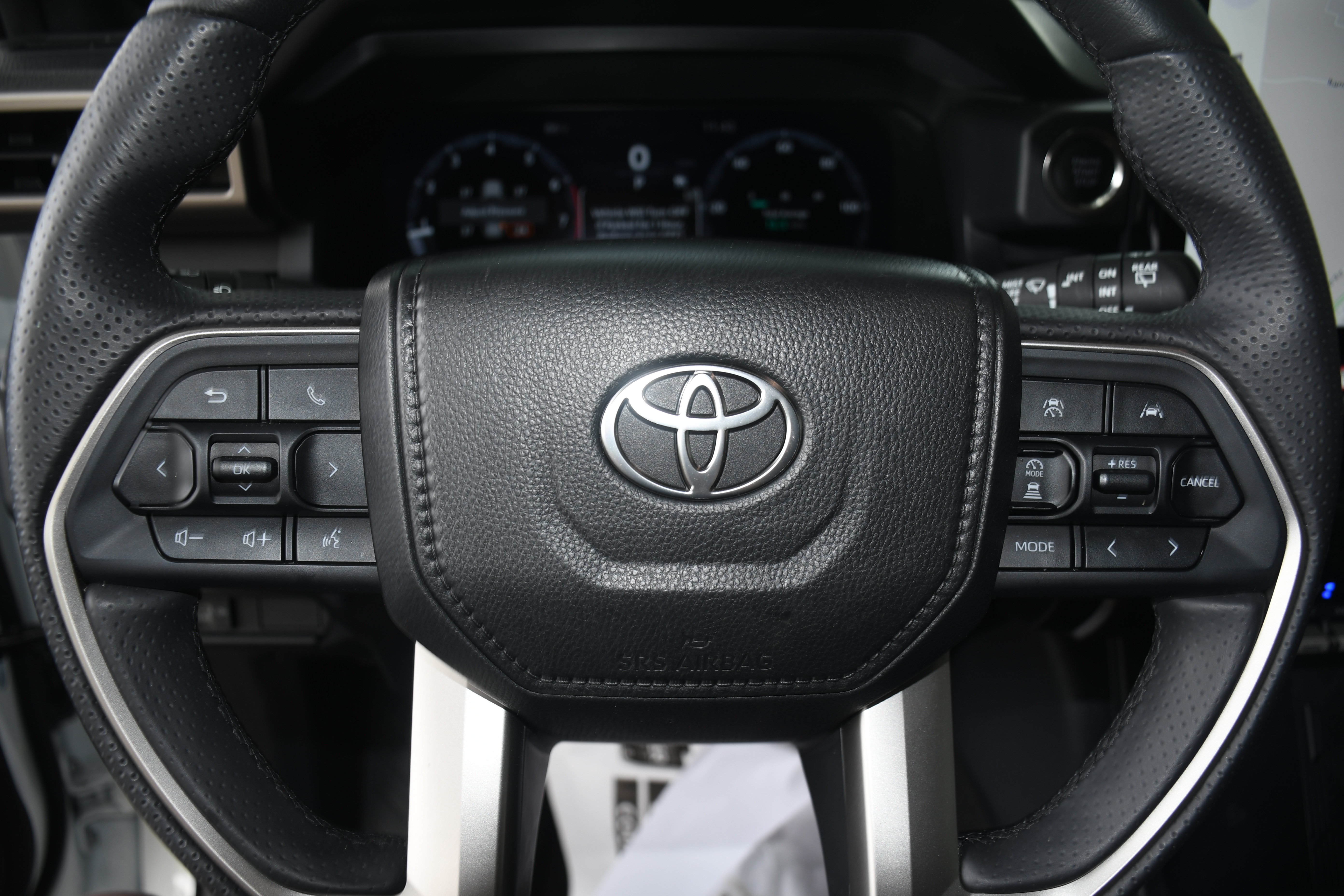 Certified 2025 Toyota 4Runner Limited w/ Tow Technology Package AWD/4WD image 14