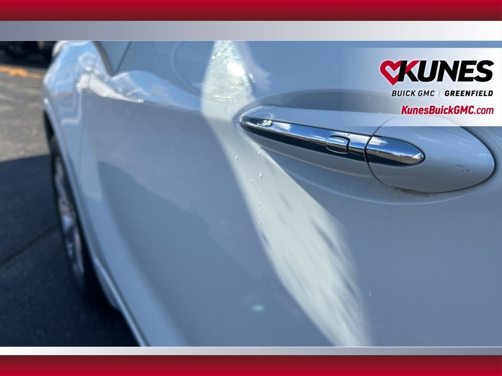 Used 2019 Buick Envision Essence image 17