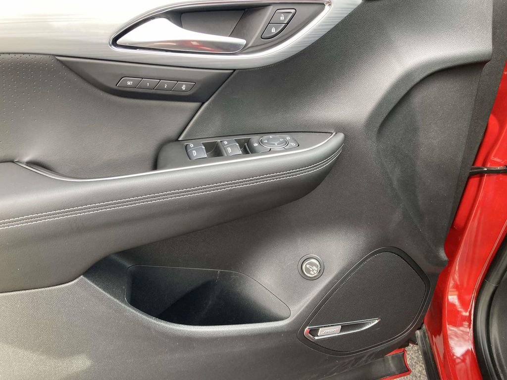 Used 2025 Buick Envision Avenir image 11