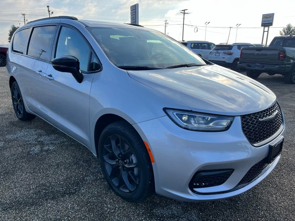 New 2026 Chrysler Pacifica Limited w/ S Appearance Package AWD/4WD image 9