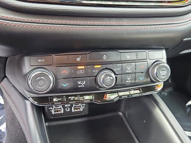 Used 2024 Dodge Durango GT w/ Blacktop Package image 24