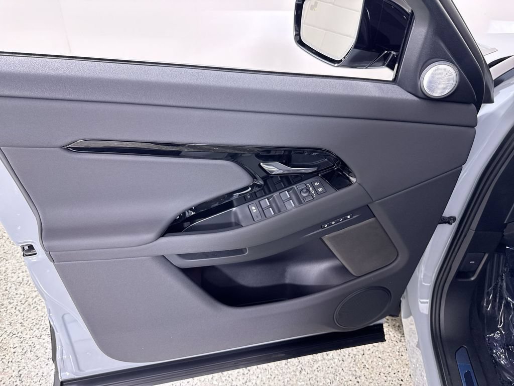 New 2026 Land Rover Range Rover Evoque Hoxton AWD/4WD image 13