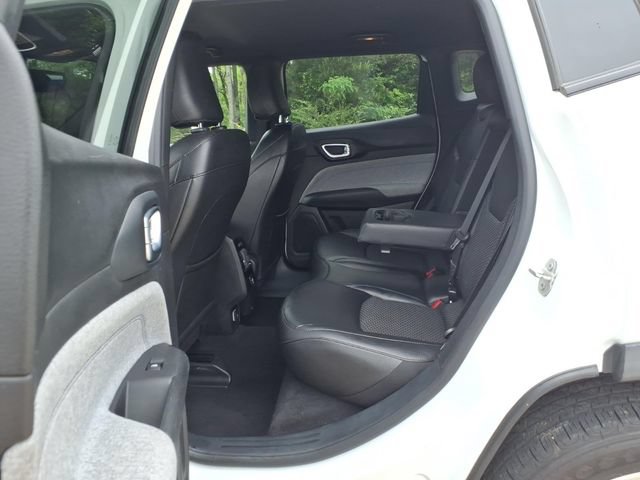 Used 2024 Jeep Compass Latitude AWD/4WD image 16
