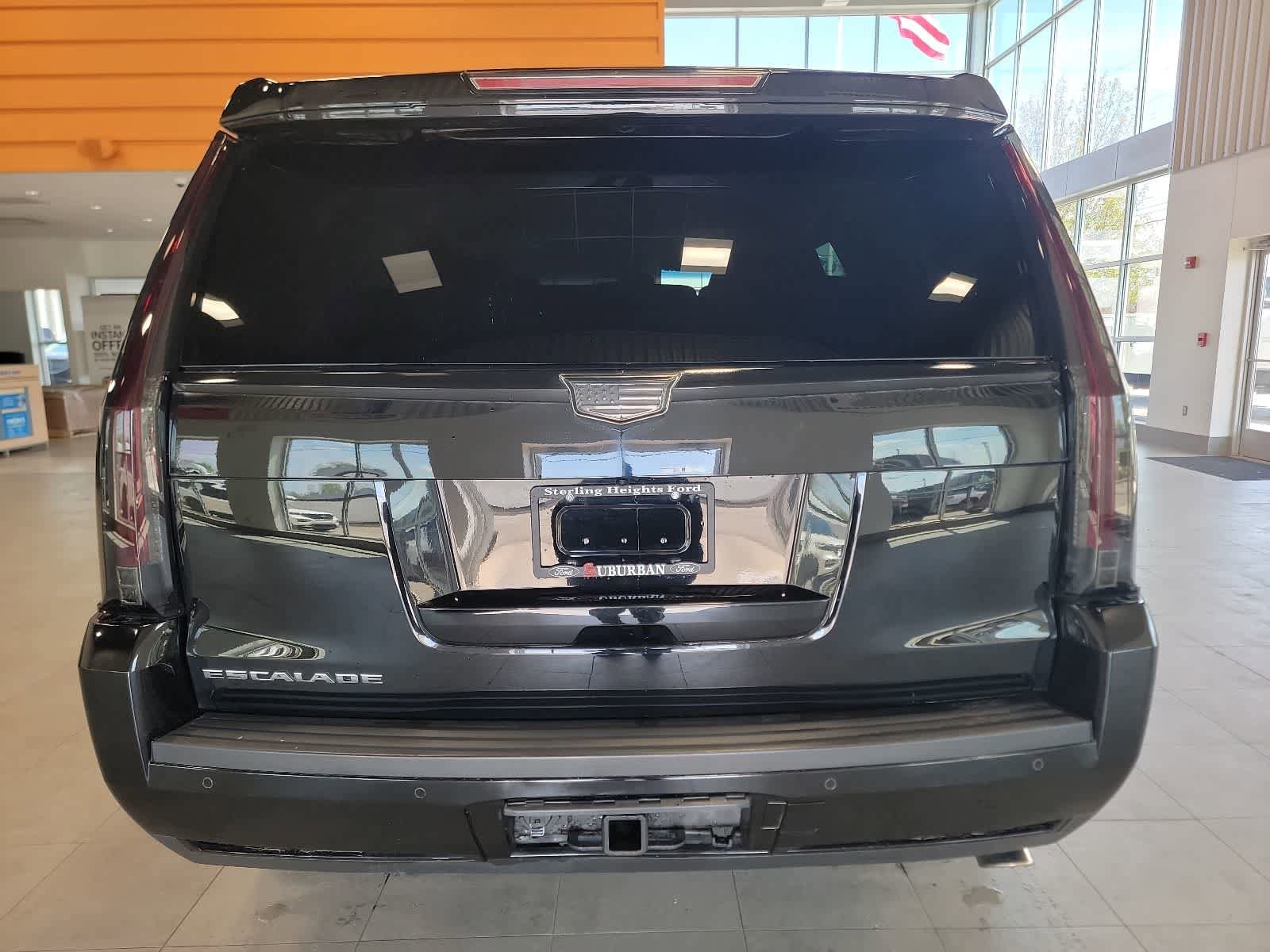 Used 2016 Cadillac Escalade Luxury AWD/4WD image 7