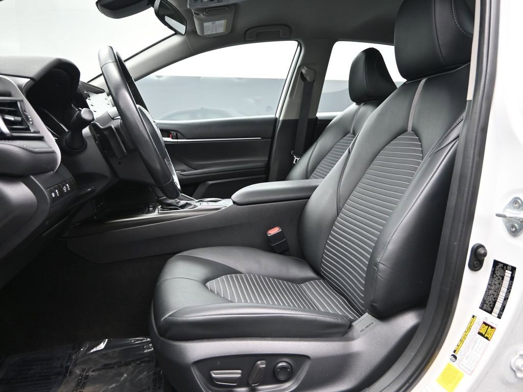 Used 2024 Toyota Camry SE image 12