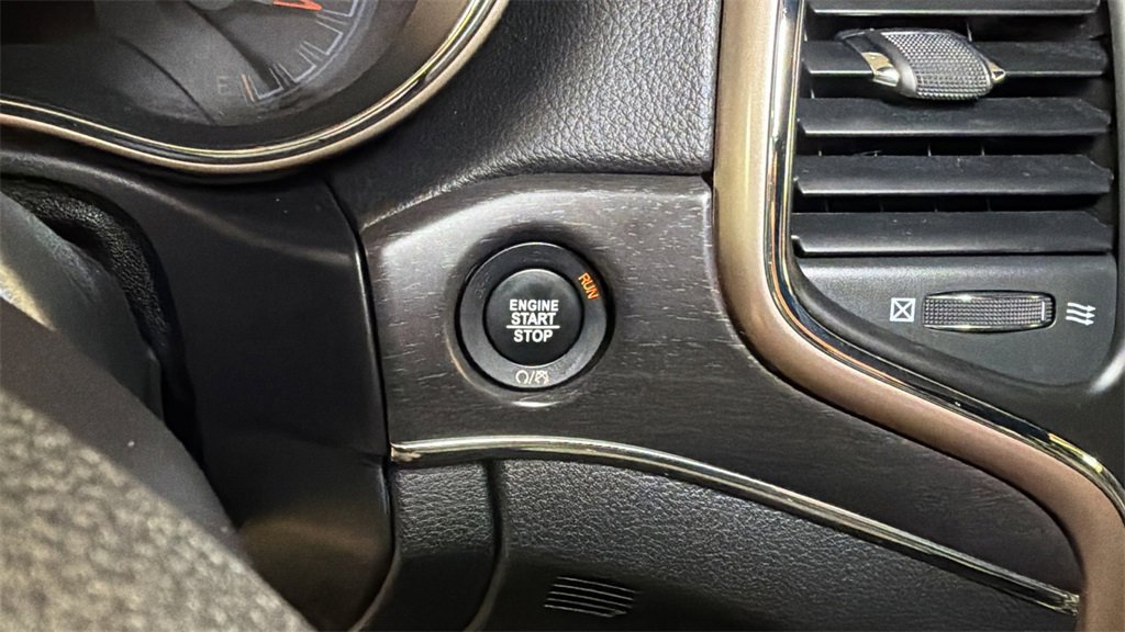 Used 2017 Jeep Grand Cherokee Limited image 30