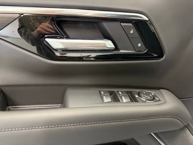 New 2026 Chevrolet Suburban LS image 14