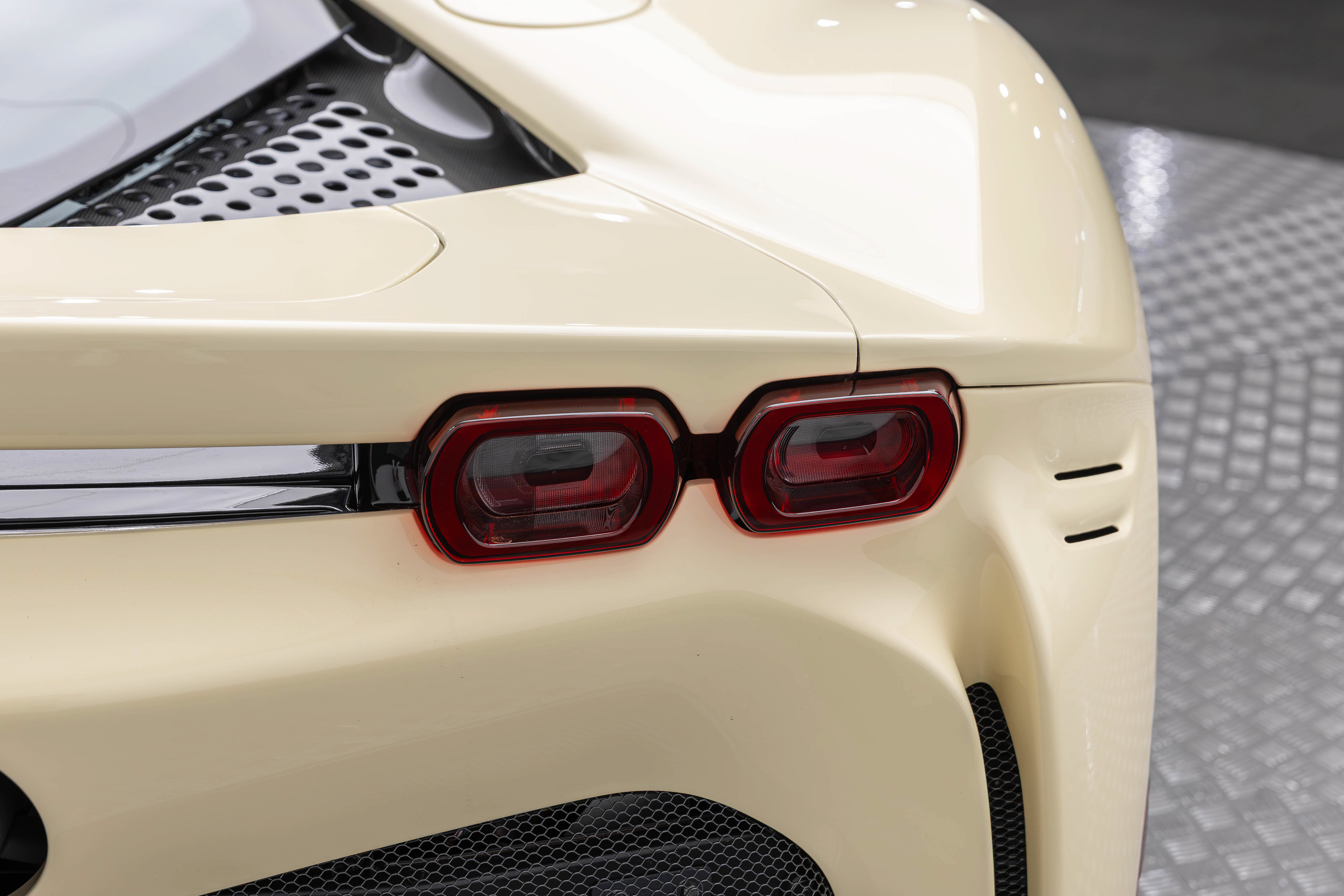 Used 2025 Ferrari SF90 Spider AWD/4WD image 61
