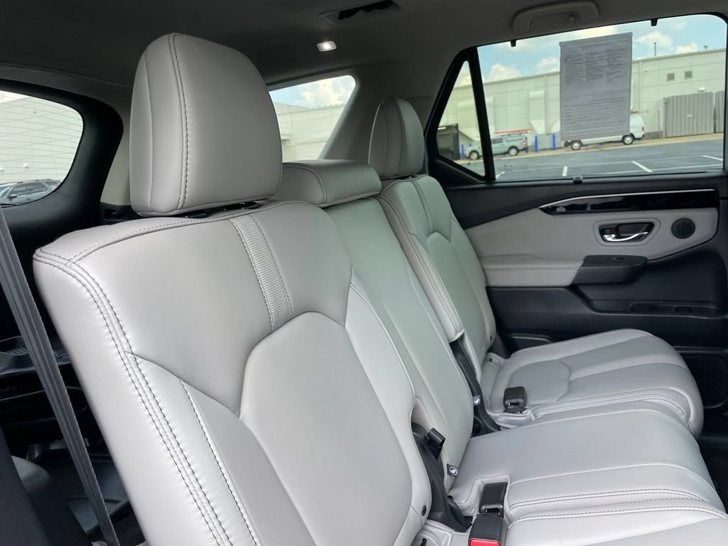 Certified 2025 Honda Pilot EX-L image 37