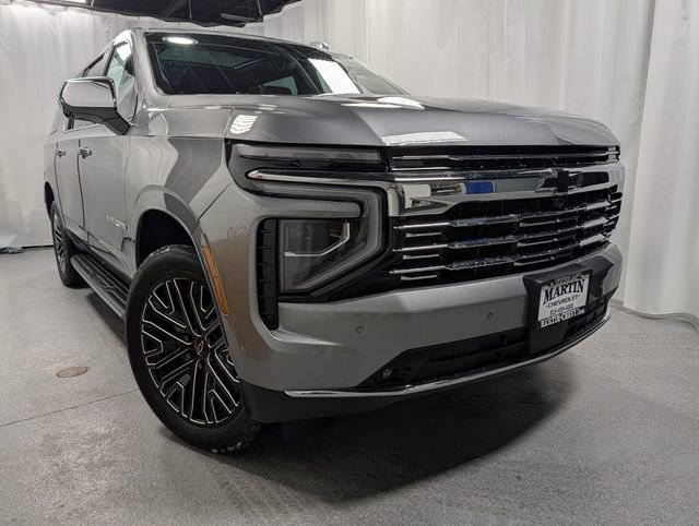 New 2026 Chevrolet Suburban Premier image 2