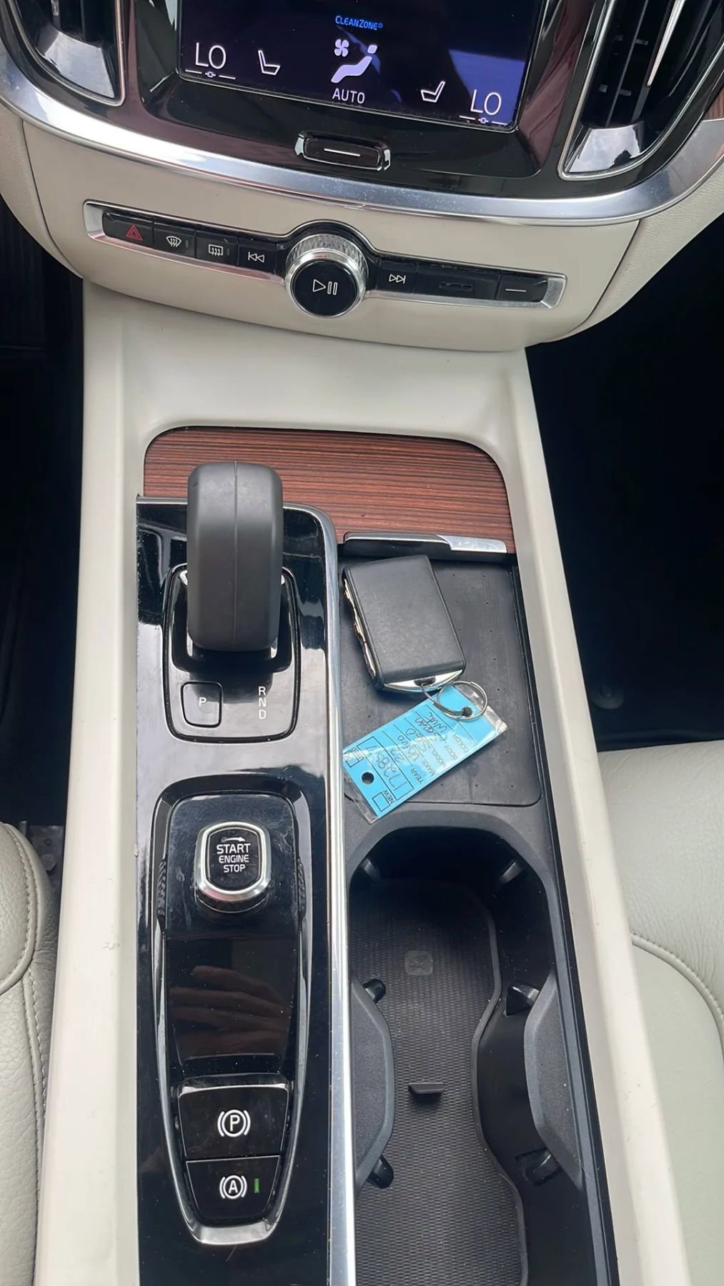 Used 2022 Volvo S60 B5 Momentum w/ Premium Package image 17