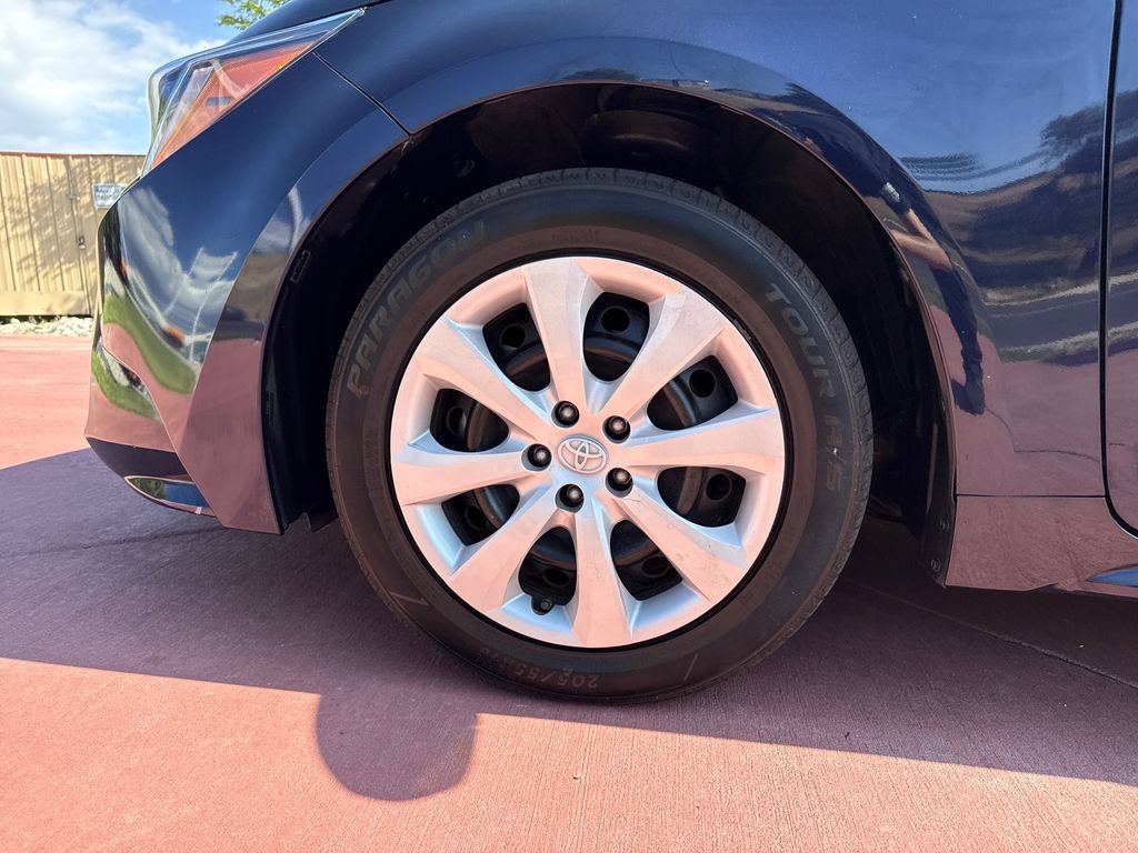 Used 2022 Toyota Corolla LE FWD image 33