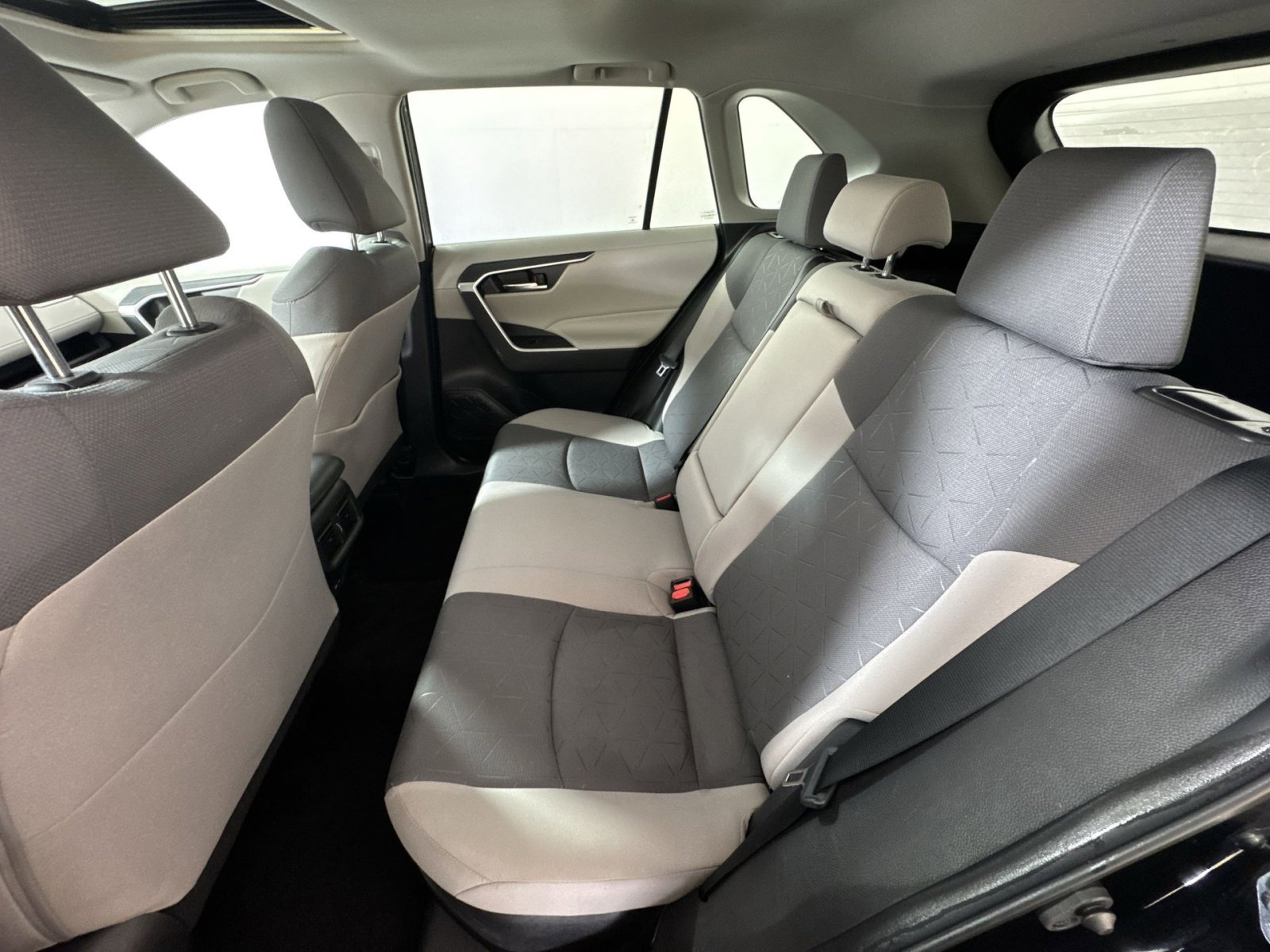 Used 2022 Toyota RAV4 XLE image 23