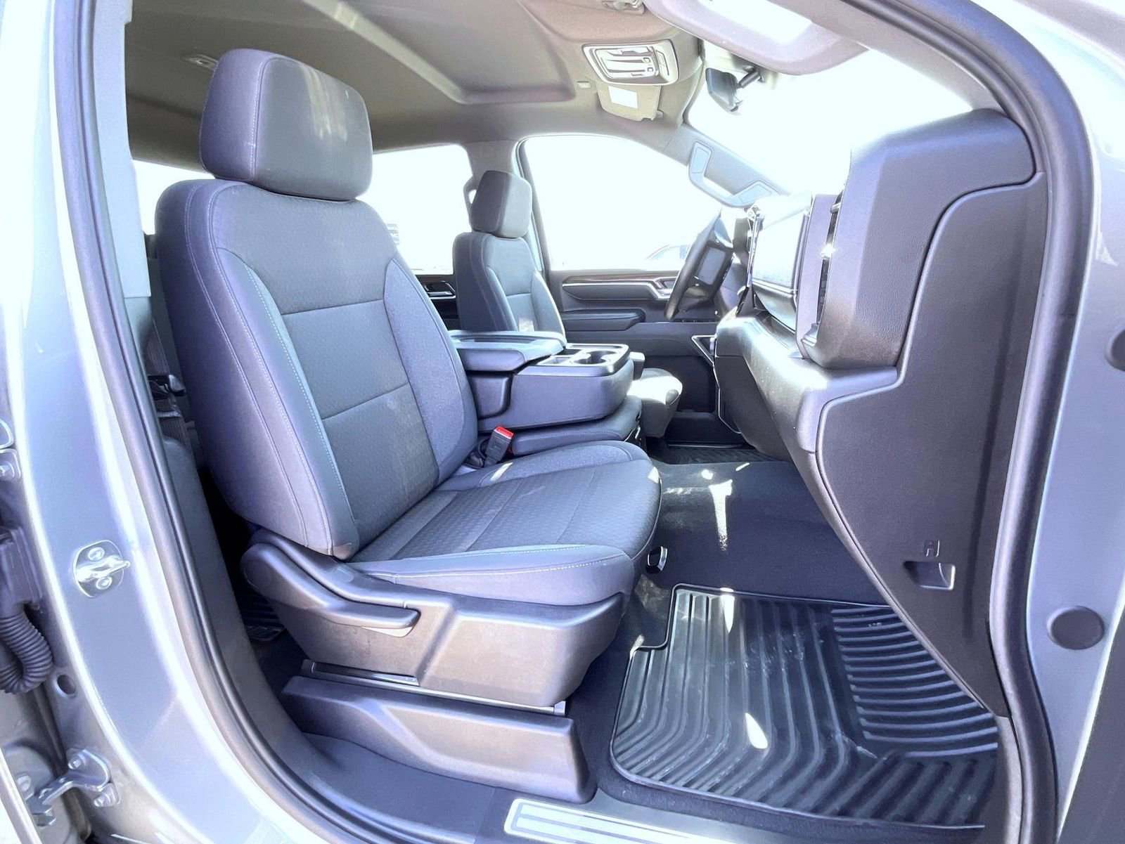 Used 2025 Chevrolet Silverado 2500 LT w/ Convenience Package image 16